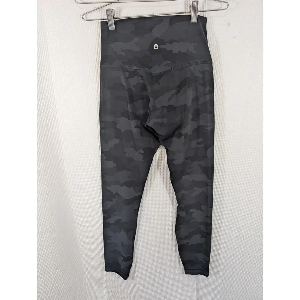 LULULEMON! FAB BLACK AND GRAY CAMO PATTERNED ULTRA STRETCH LEGGINGS! SIZE S